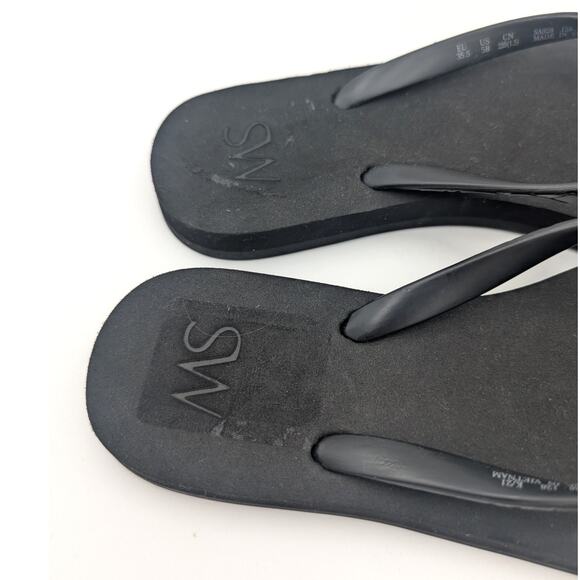 Stuart Weitzman Women's Embossed Flip Flop Thong Sandals Black Size US5 EU35.5 - Picture 11 of 11